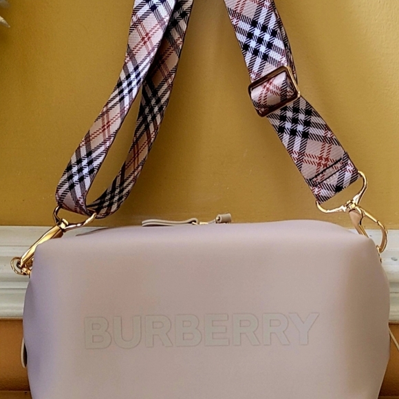 Burberry - Picture 7 of 16